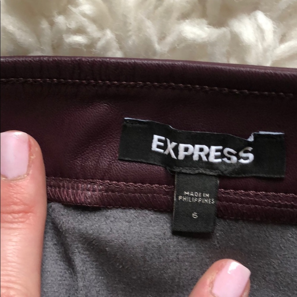 Express burgundy leather skirt - Picture 2 of 2